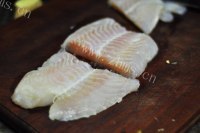 美味的软煎龙利鱼做法图解2)