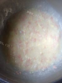 美味的火腿鸡蛋粥做法图解4)