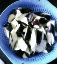 家常菜炒茄子做法图解2)