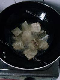 家常菜糖醋鱼片做法图解6)
