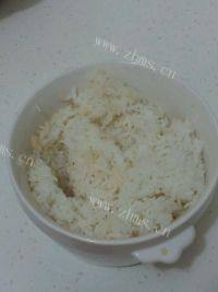 老爸做的虾仁炒饭做法图解1)