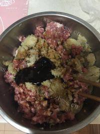 自己做的酸菜猪肉馅饺子做法图解6)