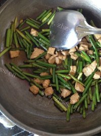 家常菜蒜薹炒肉
