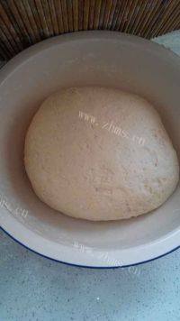 色味俱佳的芹菜肉包子做法图解1)