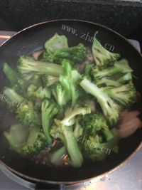 最爱的西兰花炒肉做法图解5)