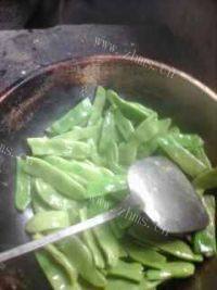 家常菜干煸四季豆做法图解2)