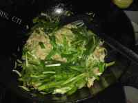家常菜干豆腐炒韭菜做法图解9)