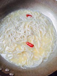 回味无穷的乌鸡汤做法图解7)