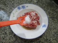 唇齿留香的肉丸白菜汤做法图解3)