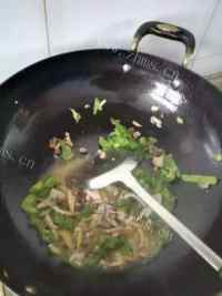 特色美食辣椒炒肉做法图解6)