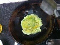 家常菜鸡蛋葱花饼做法图解5)