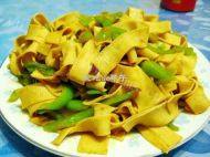 青椒炒豆皮做法图解9)