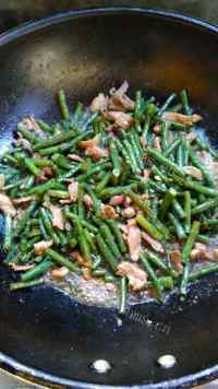 家常菜肉炒豇豆角做法图解4)