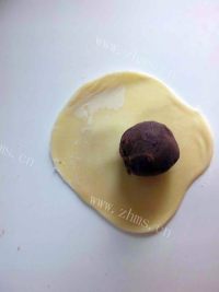 简单版红豆蛋黄酥做法图解13)