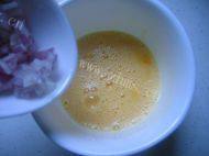 洋葱鸡蛋饼做法图解2)