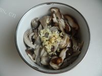 好吃的韩式炒蘑菇做法图解6)