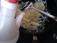 口感不错的醋溜土豆丝做法图解6)