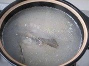 美味的鱼头鱼尾豆腐汤做法图解4)