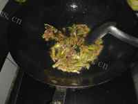 美味的芹菜炒粉条做法图解5)