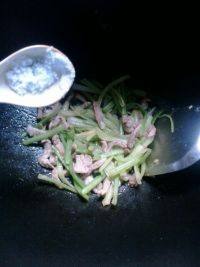 家常菜芹菜炒肉丝
