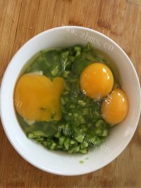 自制青椒鸡蛋饼做法图解6)