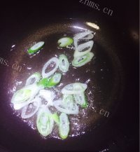 色香味浓的炒河粉做法图解4)