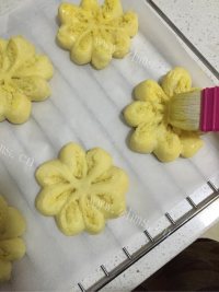唇齿留香的椰蓉面包做法图解13)