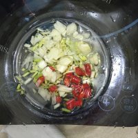 香气浓郁的手撕茄子做法图解4)