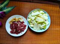 家常菜西葫芦炒牛肉做法图解1)