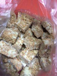 美味花生芝麻牛轧糖做法图解5)