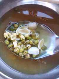 美味的百合绿豆汤
