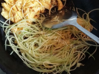 好吃的嫩南瓜培根蛋卷饼做法图解5)