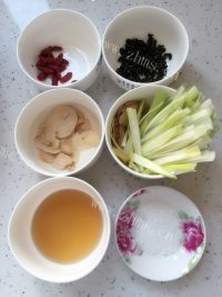营养的滋补茶香鸡汤做法图解1)