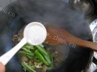 口感好的菜花炒肉做法图解11)