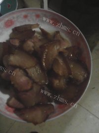 家常菜大蒜炒腊肉做法图解2)