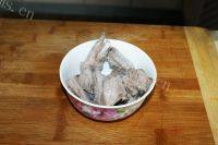 健康美食玉米排骨汤做法图解2)