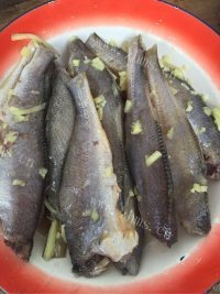 美味的香酥黄花鱼做法图解1)