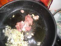 味道不错的青豆炒肉做法图解3)