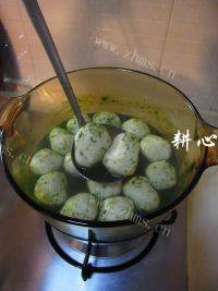 美味的菠菜鱼丸汤