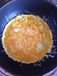 美味营养的丝瓜炒蛋做法图解5)