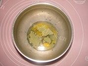 自制抹茶双色蛋糕做法图解3)