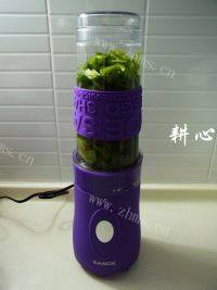 美味的菠菜鱼丸汤做法图解4)