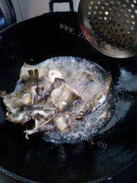 不上火美味的油炸豆腐焖黄骨鱼做法图解6)
