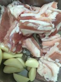 美味的家乡腐竹焖香菇焖花肉做法图解1)