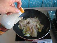 口感好的五花肉炖豆角做法图解8)