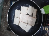 美味的鱿鱼膏酱豆腐做法图解4)