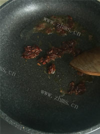 热腾腾的辣炒蛏子做法图解3)