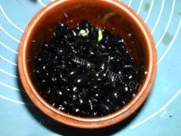 美味补肾乌发黑豆做法图解4)
