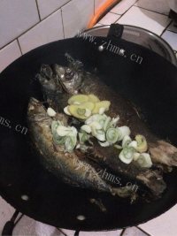 香喷喷的红烧鱼做法图解5)