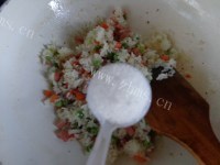 好吃的咖哩火腿炒饭做法图解9)